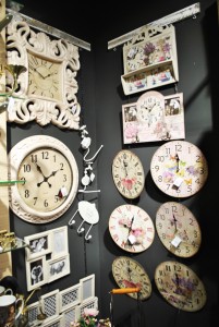 Magazin Charisma - Mercur Center Craiova - ceasuri de perete